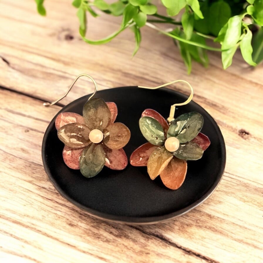 Image of Resin Dried Flower Earrings 
