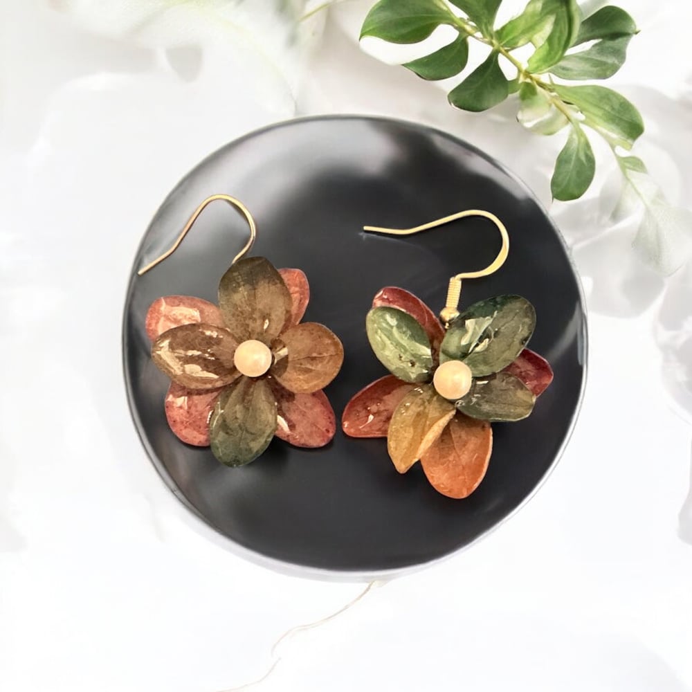 Image of Resin Dried Flower Earrings 