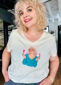 Image 1 of TEE-SHIRT écru col V "UN JOUR APRES L'AUTRE" - COLLAB' MATHOU