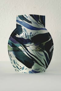 Image 2 of Hélène Builly's paper vase