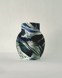 Image 1 of Hélène Builly's paper vase