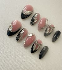 Image 4 of BLACK ELEGANCE 