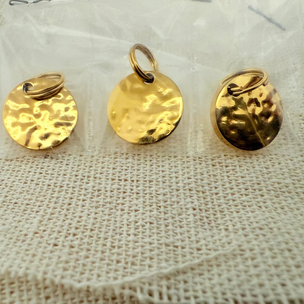 Image of Round & Hammered Gold Pendant Charms for Laser Engraving - 10 in pack