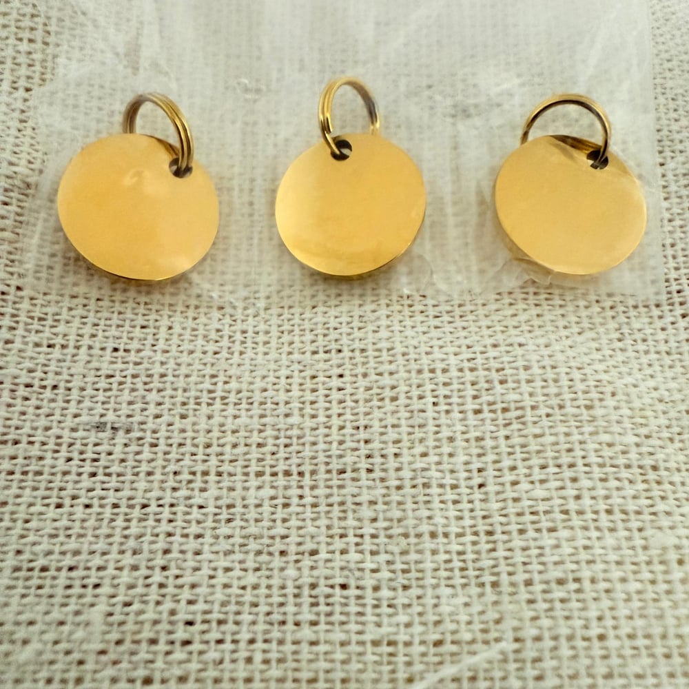 Image of Round & Hammered Gold Pendant Charms for Laser Engraving - 10 in pack