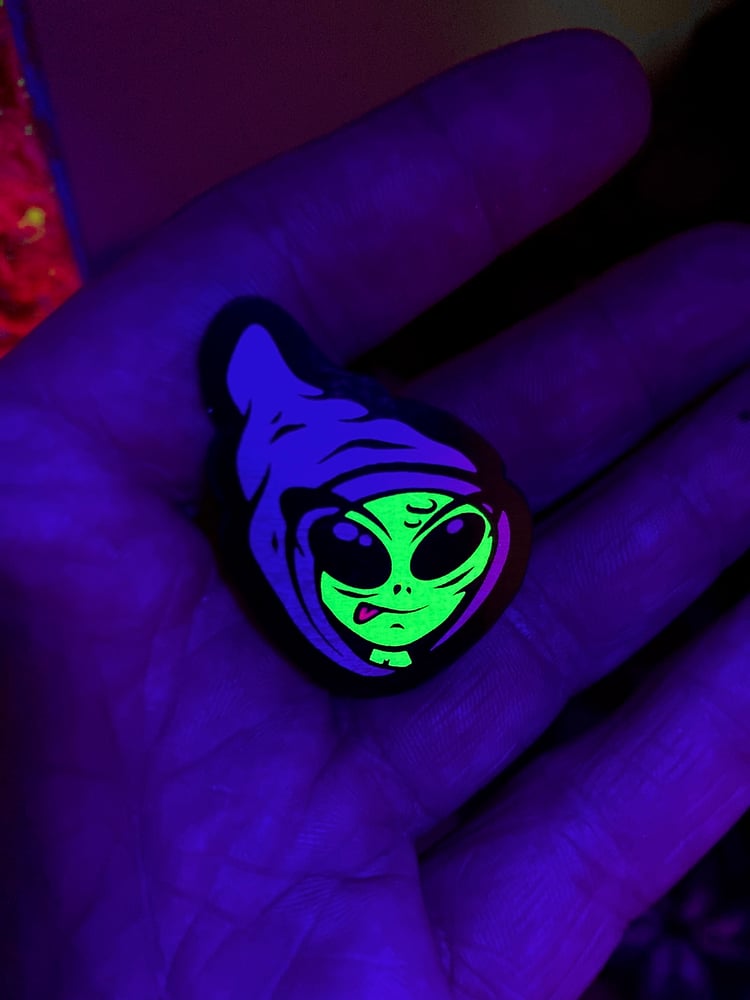 Image of 👽 ALIEN PIN BADGE 👽
