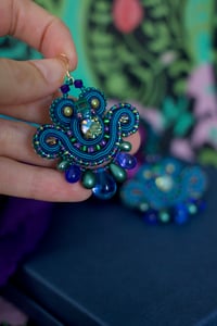 Image 5 of Mini Earrings - Peacock - Version 2 - Or 