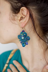 Image 6 of Mini Earrings - Peacock - Version 2 - Or 