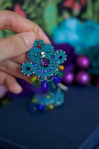 Image 3 of Mini Earrings - Peacock - Version 3 - Or
