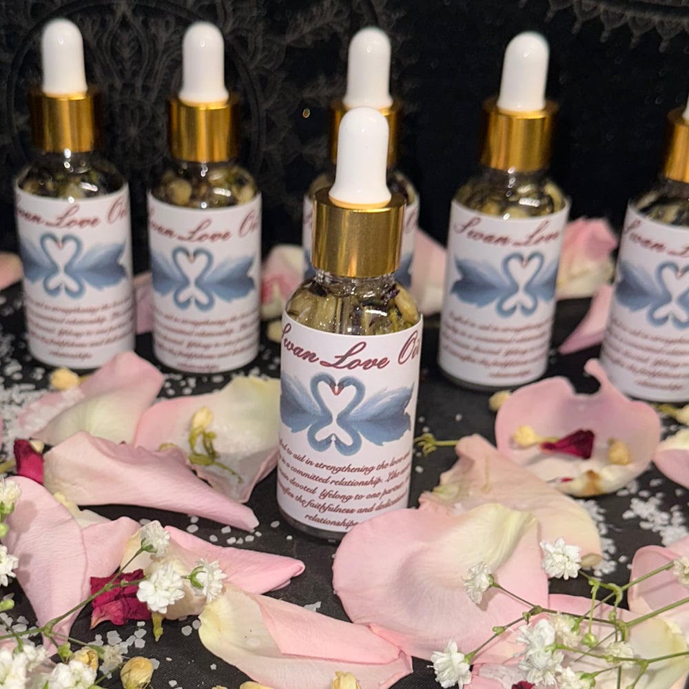 Image of Swan Love Oil♡₊˚ 🦢・₊✧