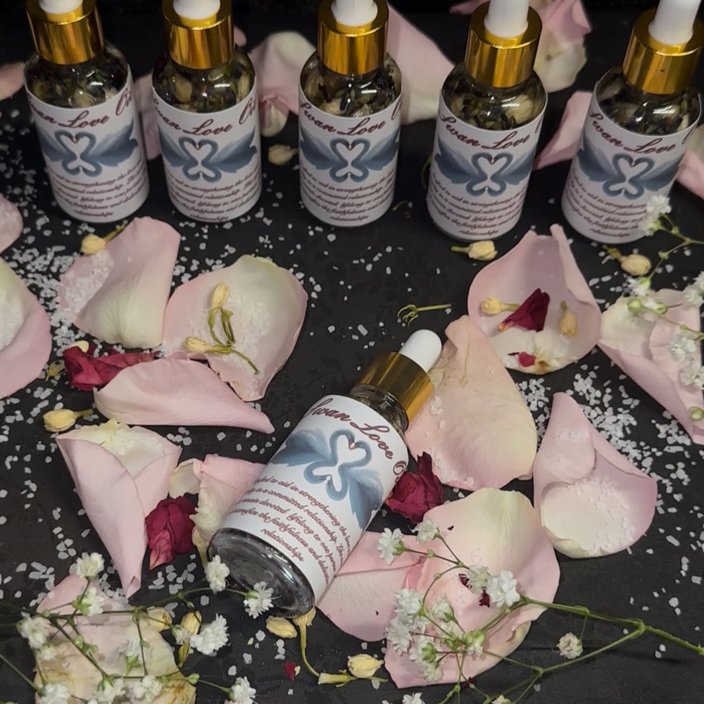 Image of Swan Love Oil♡₊˚ 🦢・₊✧
