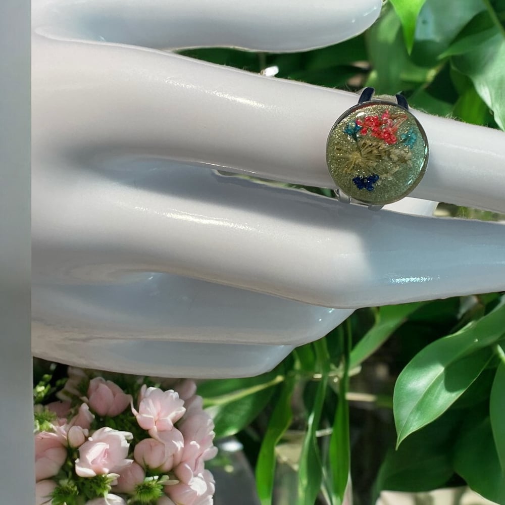 Image of Glitter Flower Resin Ring