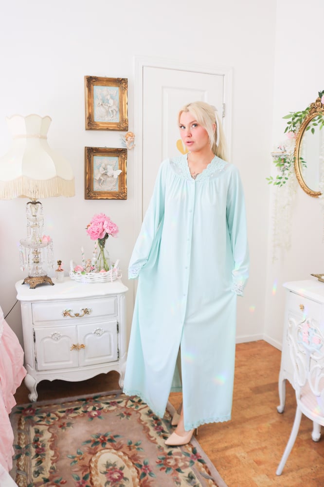 Image of Vintage 1970s Shadowline Button Up Baby Blue Robe (Medium)