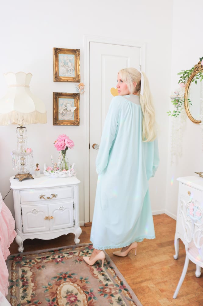 Image of Vintage 1970s Shadowline Button Up Baby Blue Robe (Medium)