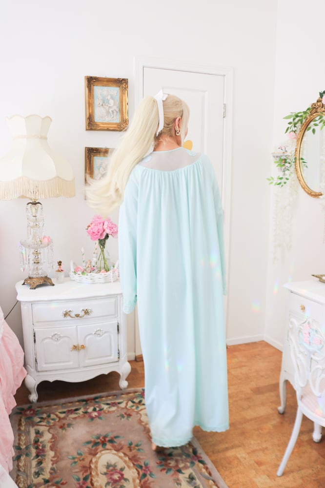 Image of Vintage 1970s Shadowline Button Up Baby Blue Robe (Medium)