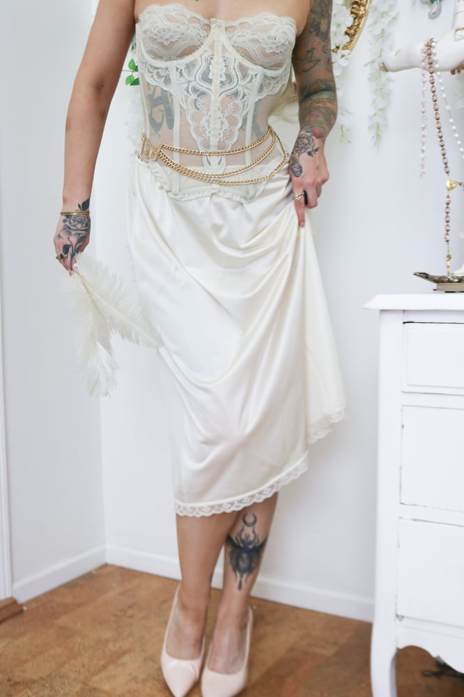 Image of Vintage Late 70s Warner's Ivory Half Slip (Large) 