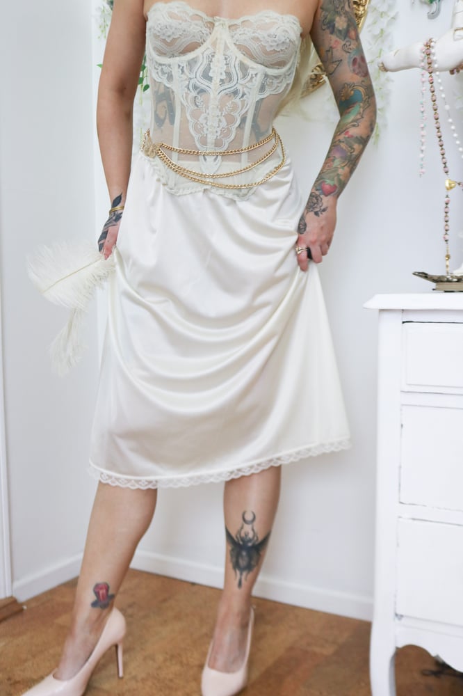 Image of Vintage Late 70s Warner's Ivory Half Slip (Large) 