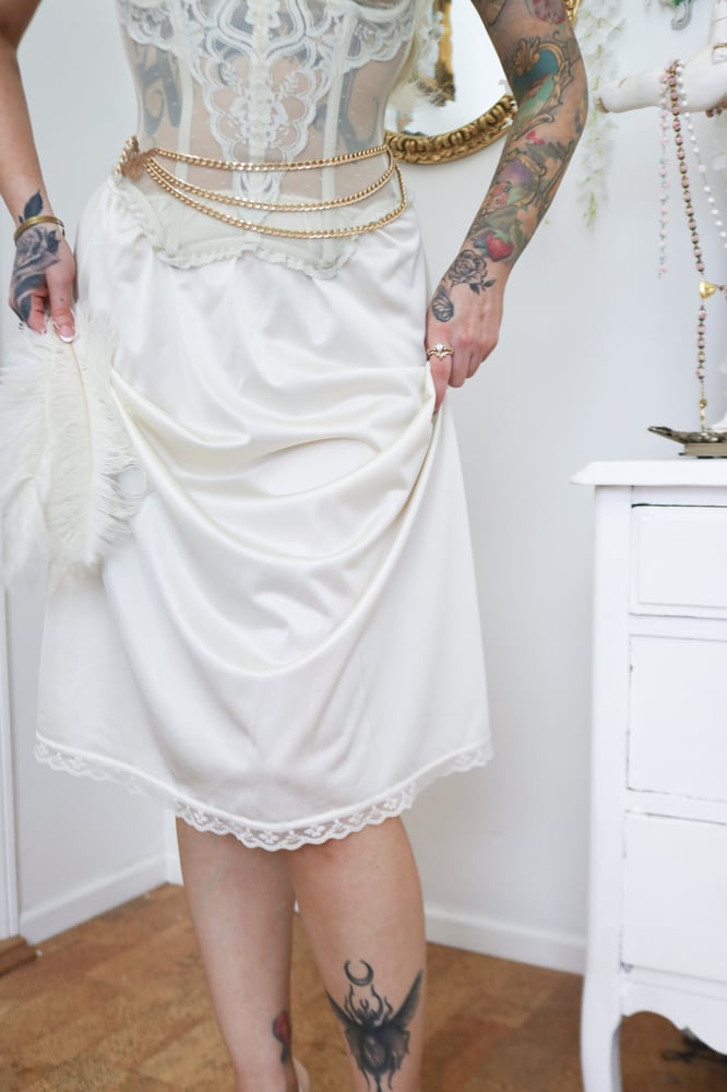 Image of Vintage Late 70s Warner's Ivory Half Slip (Large) 