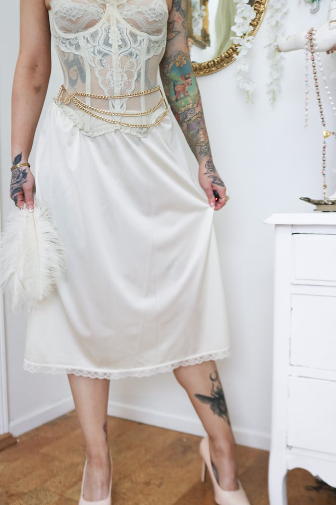 Image of Vintage Late 70s Warner's Ivory Half Slip (Large) 