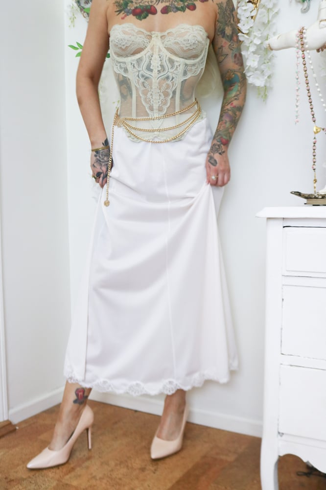 Image of Vintage 1970s Wonder Maid Fair White-Pink Half Ankle Length Slip with Lace Details (Medium)