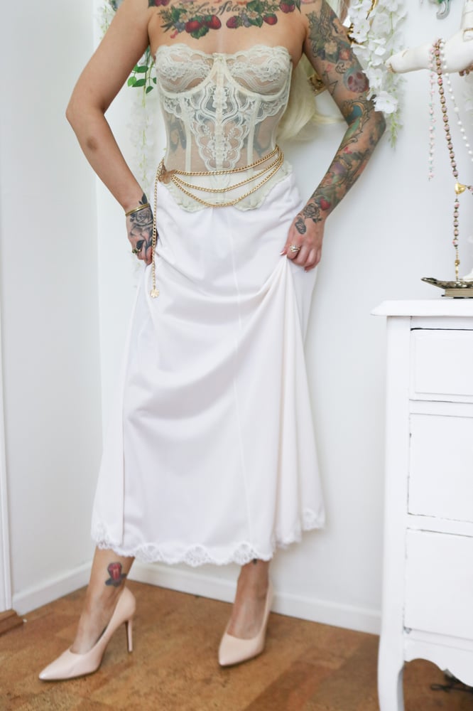 Image of Vintage 1970s Wonder Maid Fair White-Pink Half Ankle Length Slip with Lace Details (Medium)