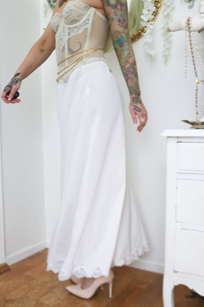 Image of Vintage 1970s Wonder Maid Fair White-Pink Half Ankle Length Slip with Lace Details (Medium)