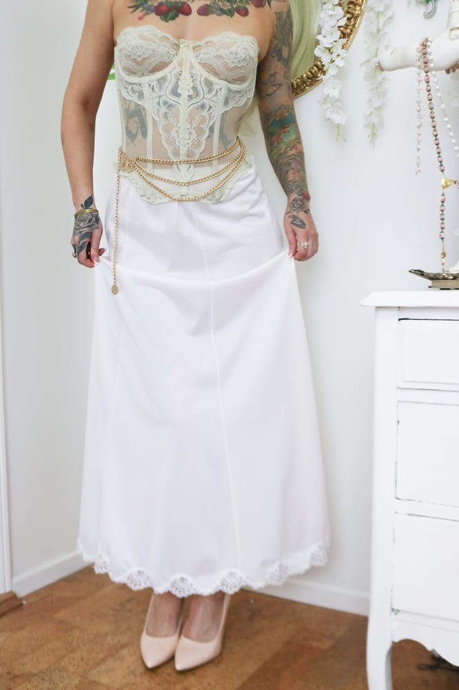 Image of Vintage 1970s Wonder Maid Fair White-Pink Half Ankle Length Slip with Lace Details (Medium)