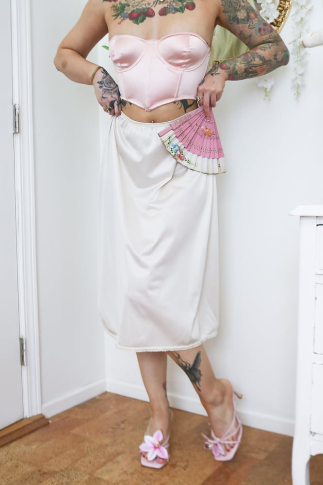 Image of Vintage Nylon Eggshell Half Waist Slip with Scalloped Lace (Large)