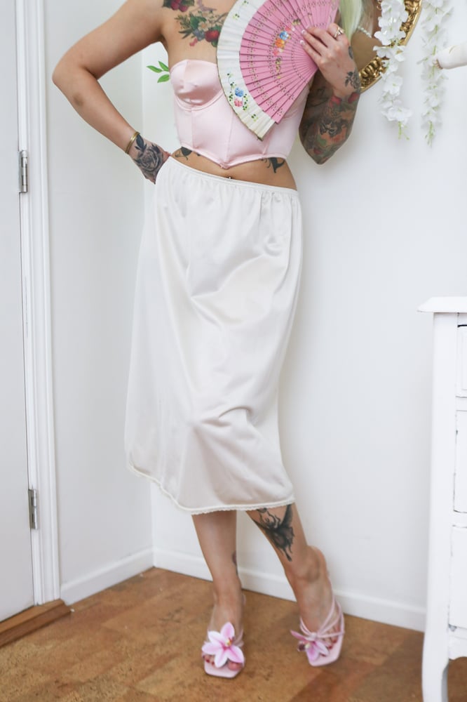 Image of Vintage Nylon Eggshell Half Waist Slip with Scalloped Lace (Large)