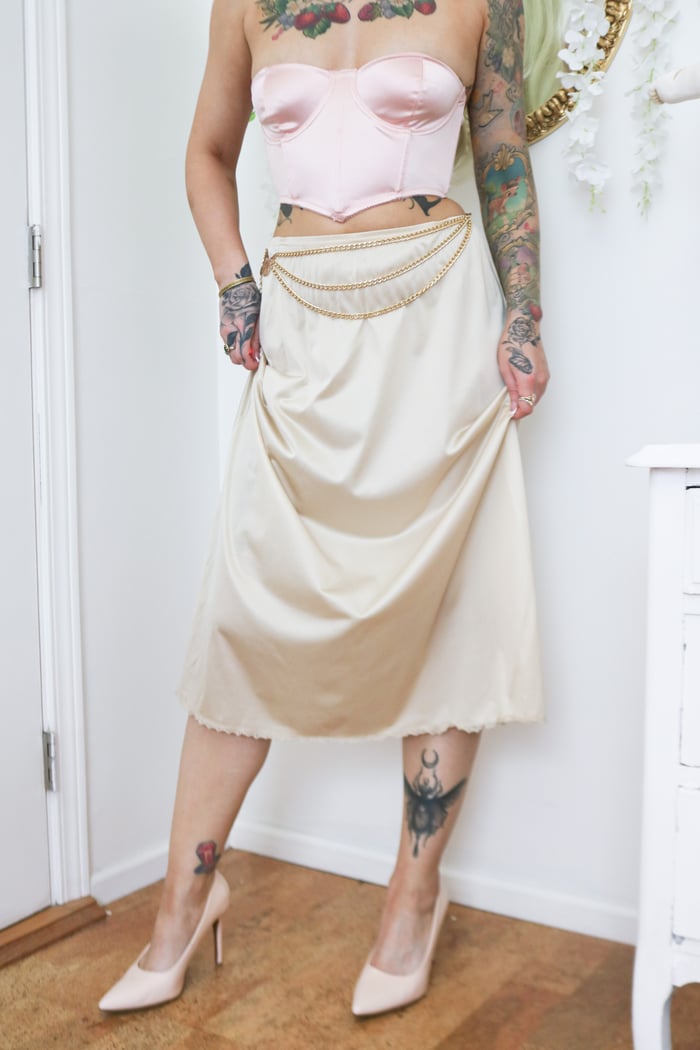 Vintage 1960s Vanity Fair Antique White Half Slip (Small)