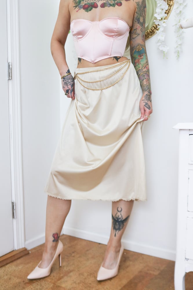 Image of Vintage 1960s Vanity Fair Antique White Half Slip (Small)