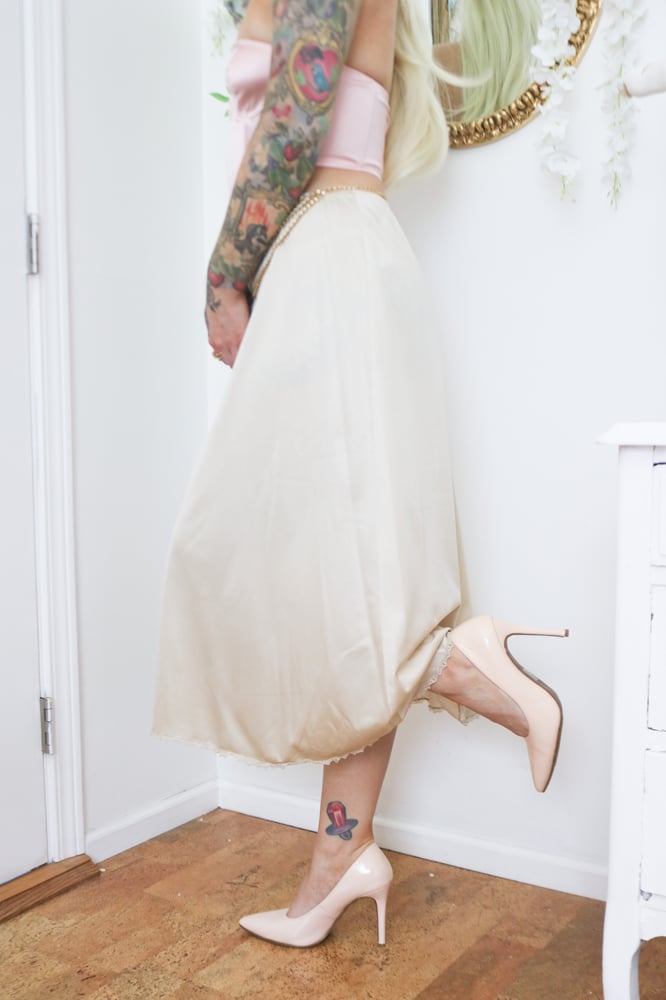 Image of Vintage 1960s Vanity Fair Antique White Half Slip (Small)