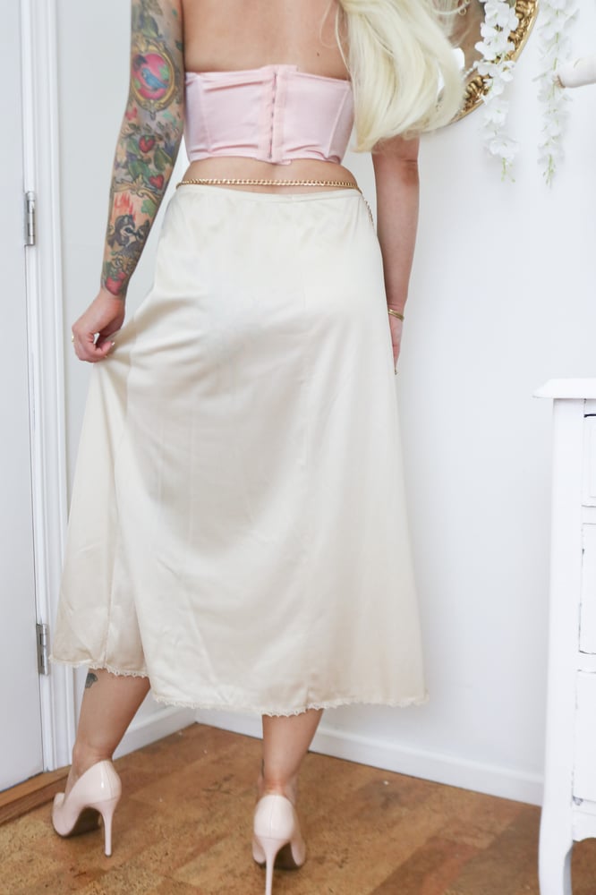 Image of Vintage 1960s Vanity Fair Antique White Half Slip (Small)