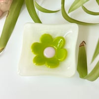 Image 2 of Petal Pusher-Small Single Daisy Dish