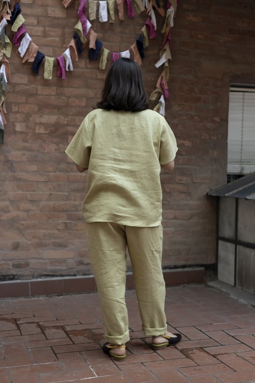 Image of PANTA NIMBUS LINO VERDE TÈ