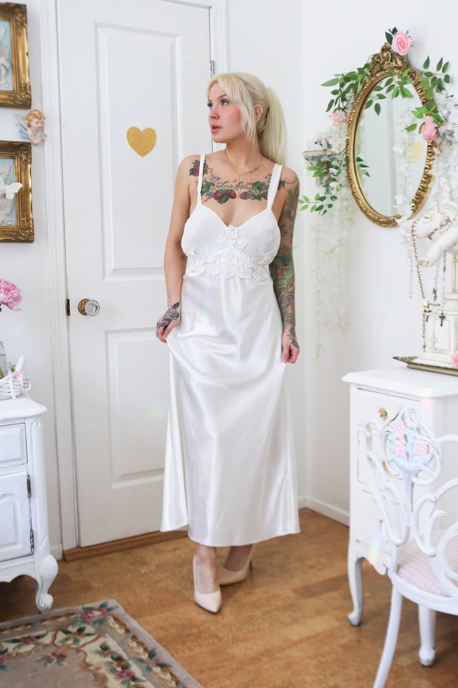 Image of Y2K Delicates Flowing White Bridal Nightgown (X-Large)