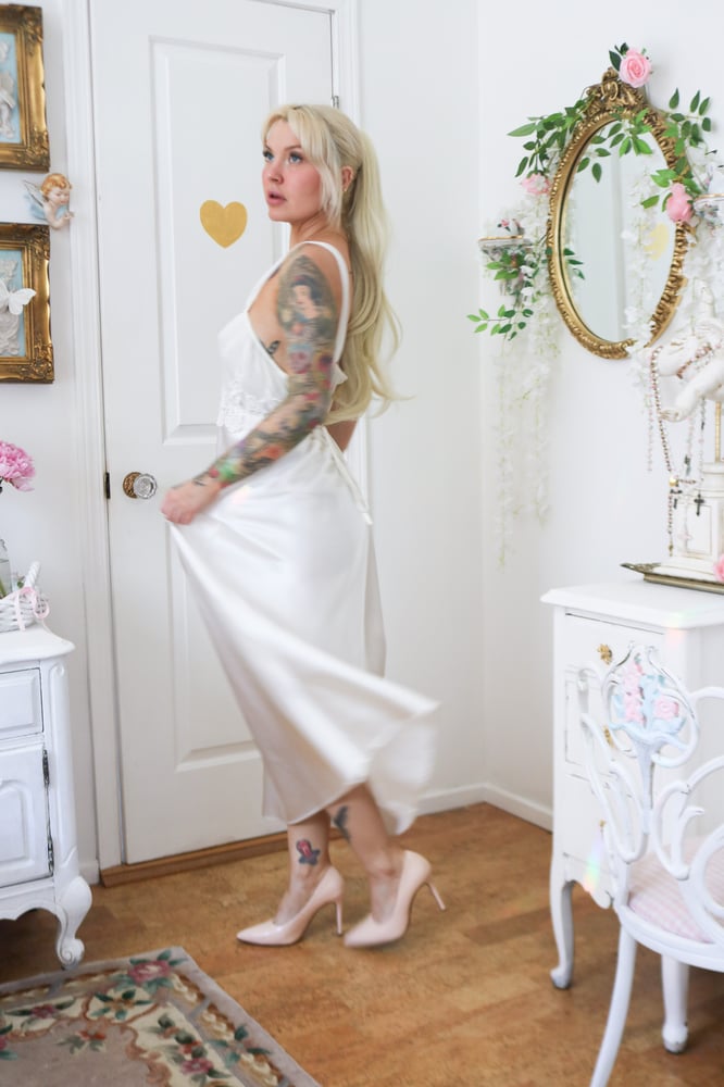Image of Y2K Delicates Flowing White Bridal Nightgown (X-Large)