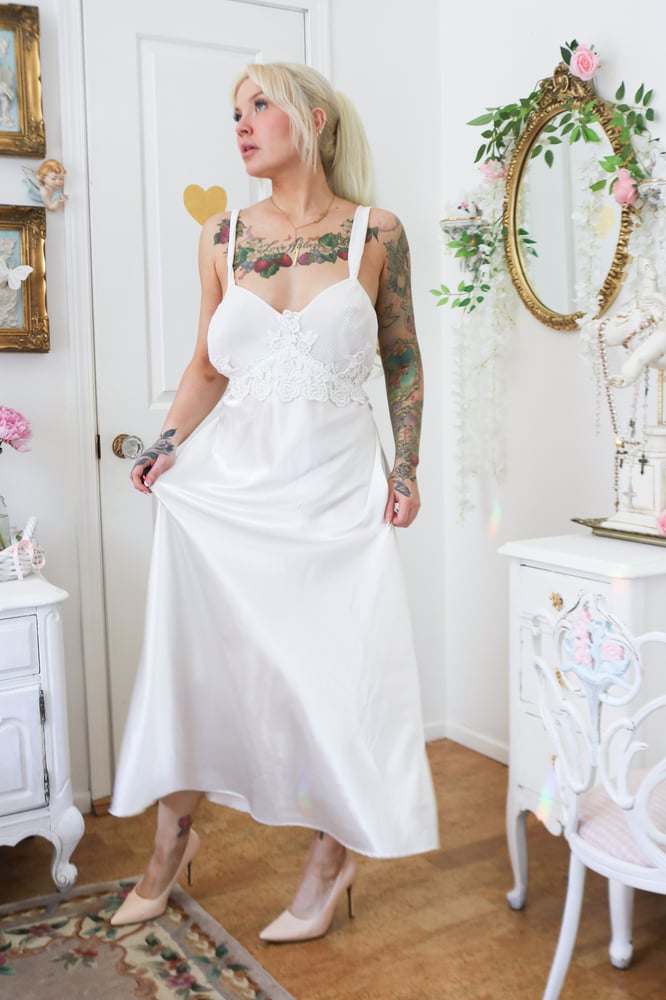 Image of Y2K Delicates Flowing White Bridal Nightgown (X-Large)