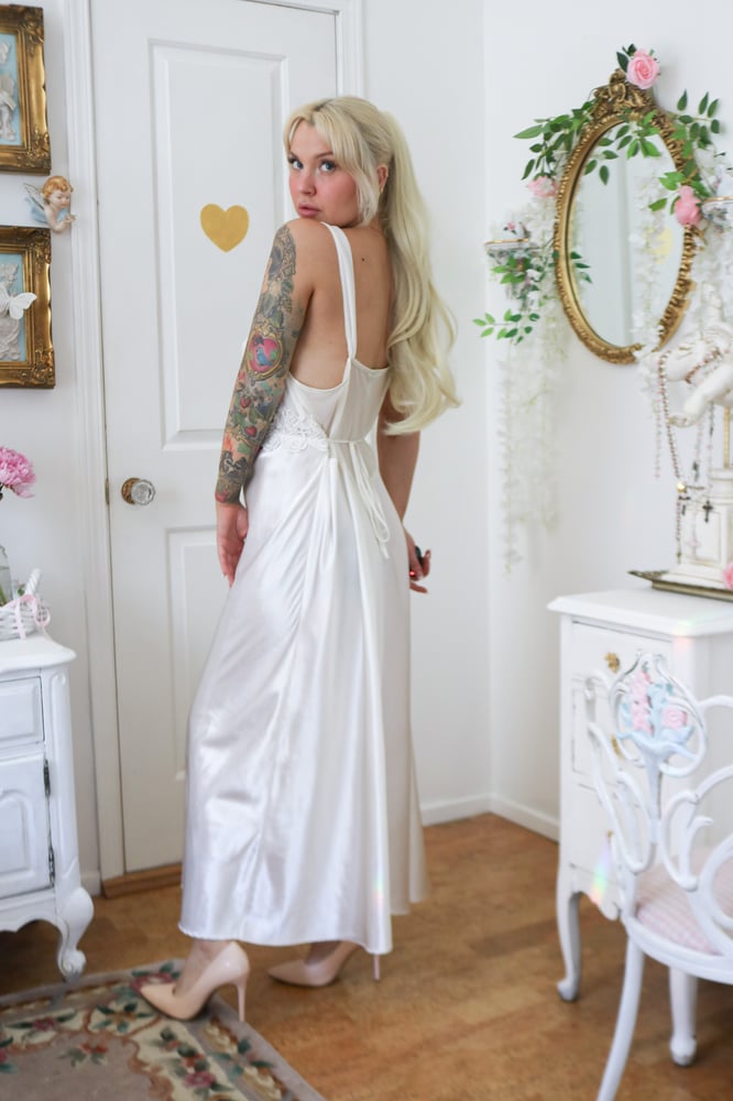 Image of Y2K Delicates Flowing White Bridal Nightgown (X-Large)