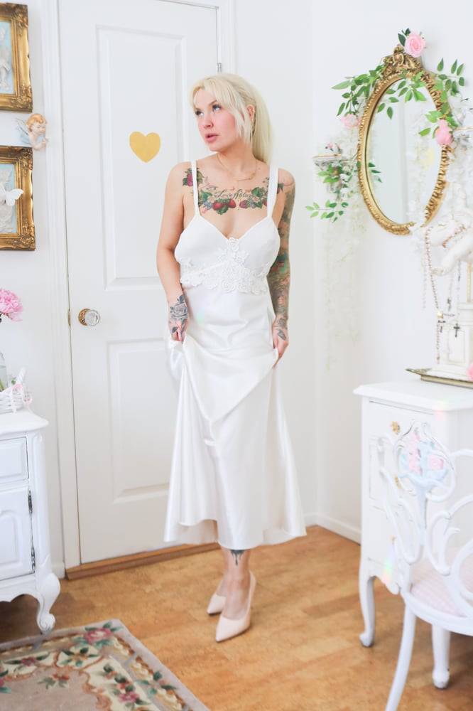 Image of Y2K Delicates Flowing White Bridal Nightgown (X-Large)