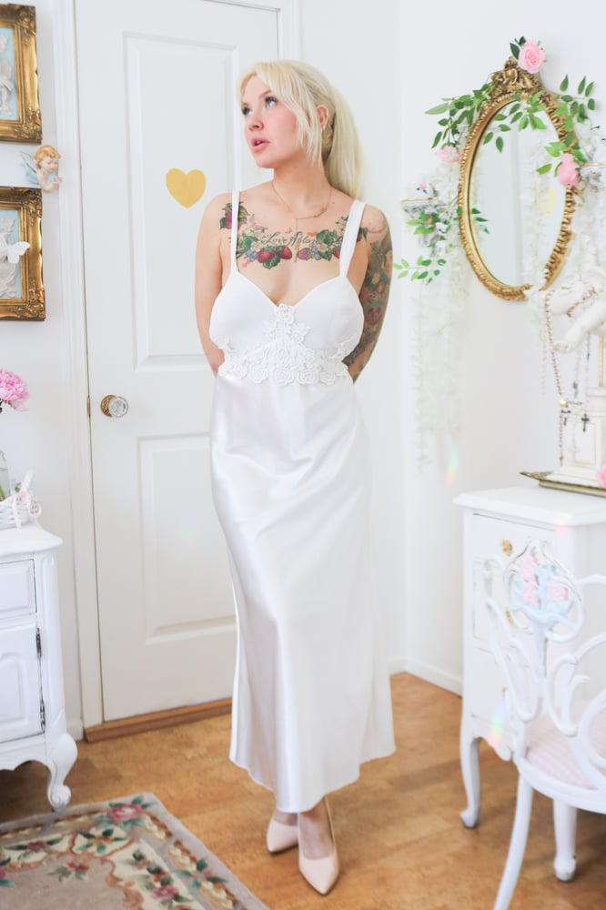Image of Y2K Delicates Flowing White Bridal Nightgown (X-Large)