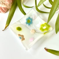 Image 2 of Petal Pusher-daisies trinket dish