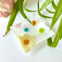 Image 1 of Petal Pusher-daisies trinket dish