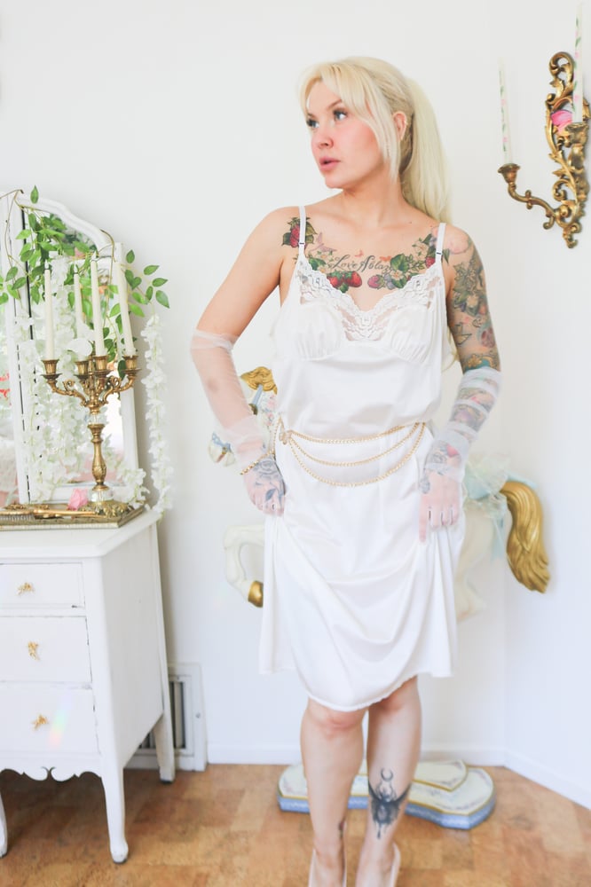 Image of Vintage 1980s Vassarette Full Slip With Lace Details (Large - 42)
