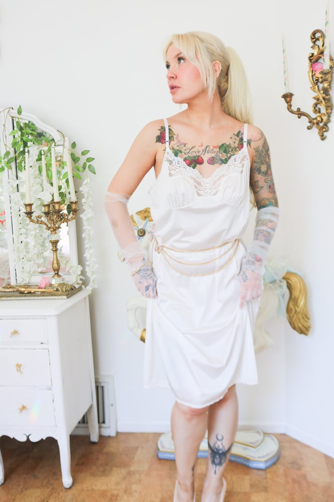 Image of Vintage 1980s Vassarette Full Slip With Lace Details (Large - 42)