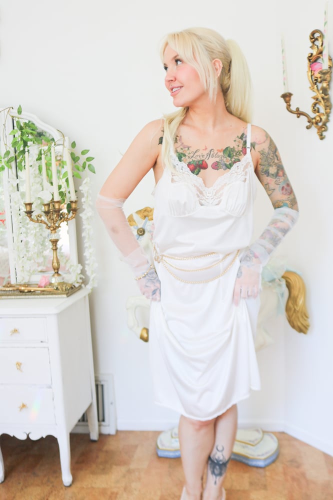 Image of Vintage 1980s Vassarette Full Slip With Lace Details (Large - 42)