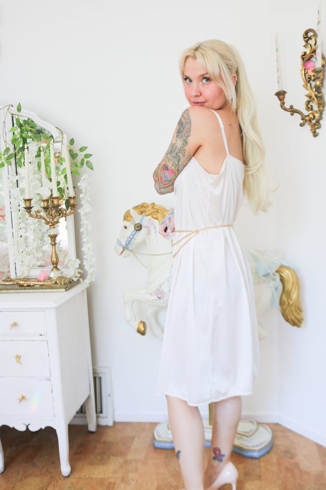 Image of Vintage 1980s Vassarette Full Slip With Lace Details (Large - 42)