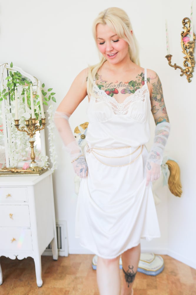 Image of Vintage 1980s Vassarette Full Slip With Lace Details (Large - 42)