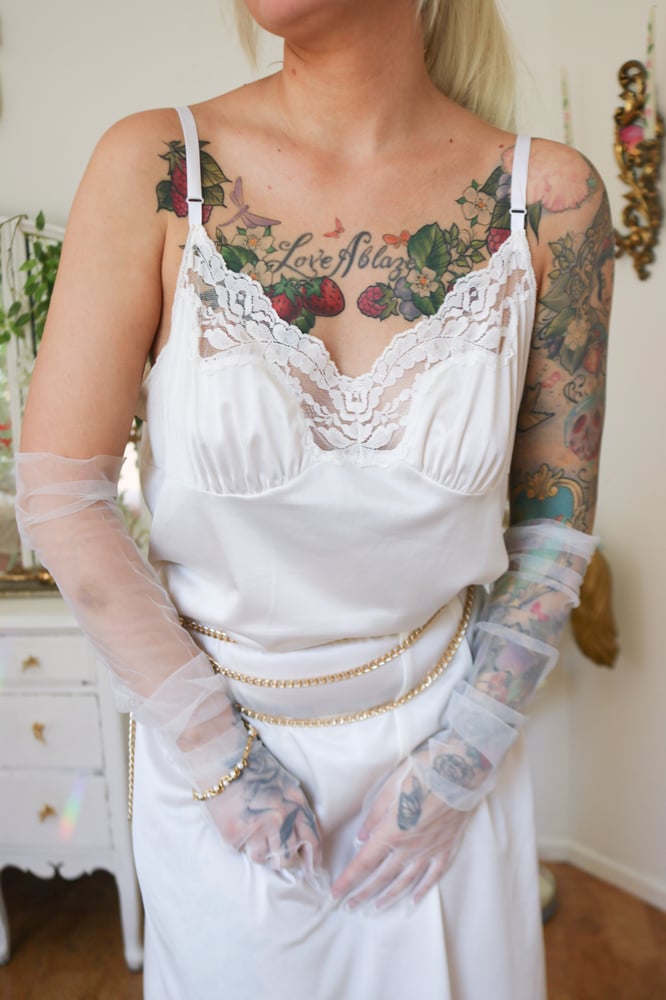 Image of Vintage 1980s Vassarette Full Slip With Lace Details (Large - 42)