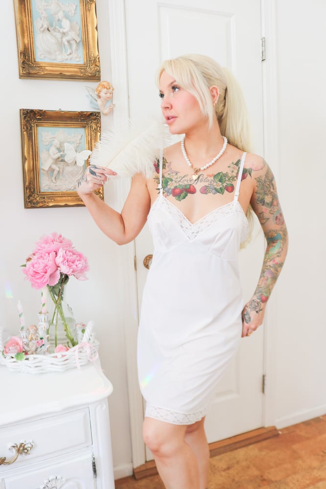 Image of Vintage Late 1970s Cabernet White Full Slip with Floral Lace Detail (36 - Medium)