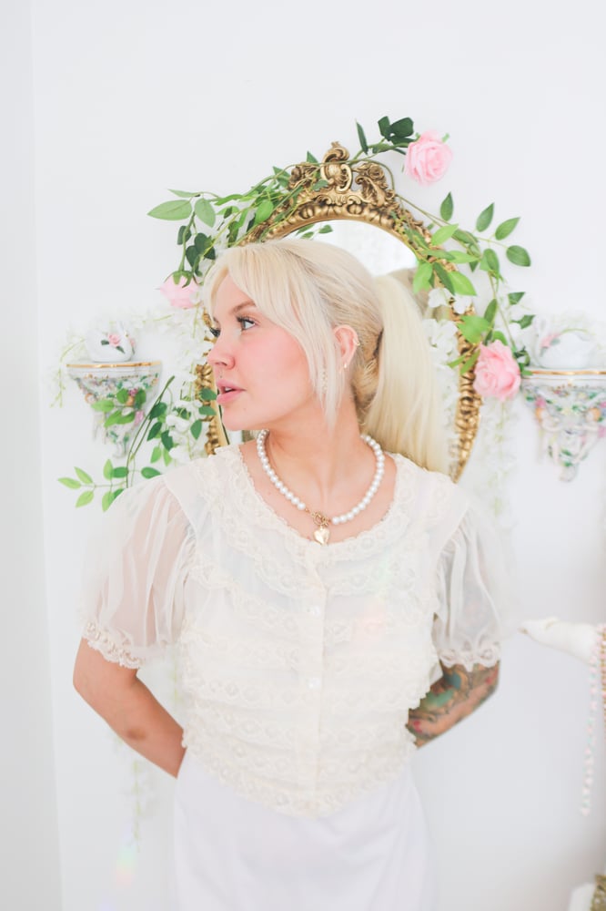 Image of Vintage 1950s D'signer by Formula Lace Bed Jacket (Small)